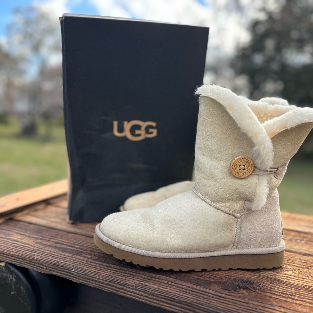 UGG Women's Bailey Button Ankle Boots - Size 8 Sand